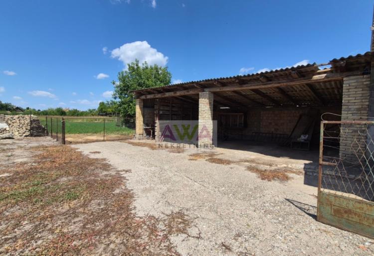 Bački Brestovac – Porodična kuća 186m² na placu od 1.858m², odlična prilika