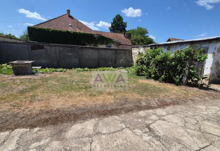 Bački Brestovac – Porodična kuća 186m² na placu od 1.858m², odlična prilika