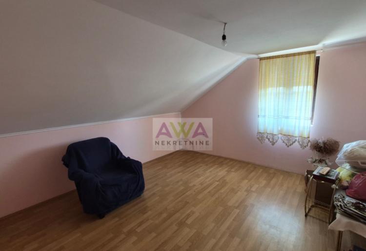 Odžaci – Prostrana spratna kuća oko 300m² na placu od 602m², idealna za više generacija