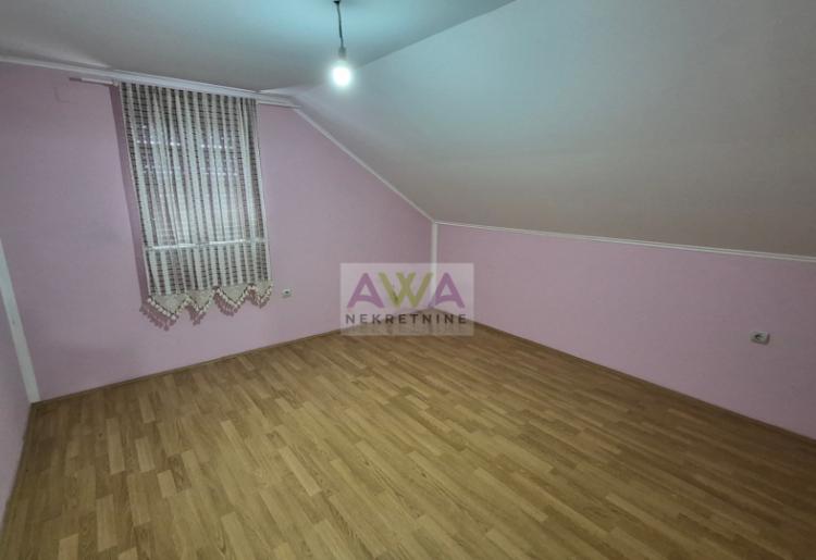 Odžaci – Prostrana spratna kuća oko 300m² na placu od 602m², idealna za više generacija