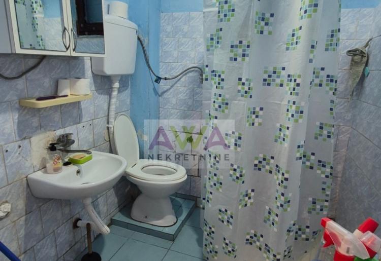 Odžaci – Prostrana spratna kuća oko 300m² na placu od 602m², idealna za više generacija