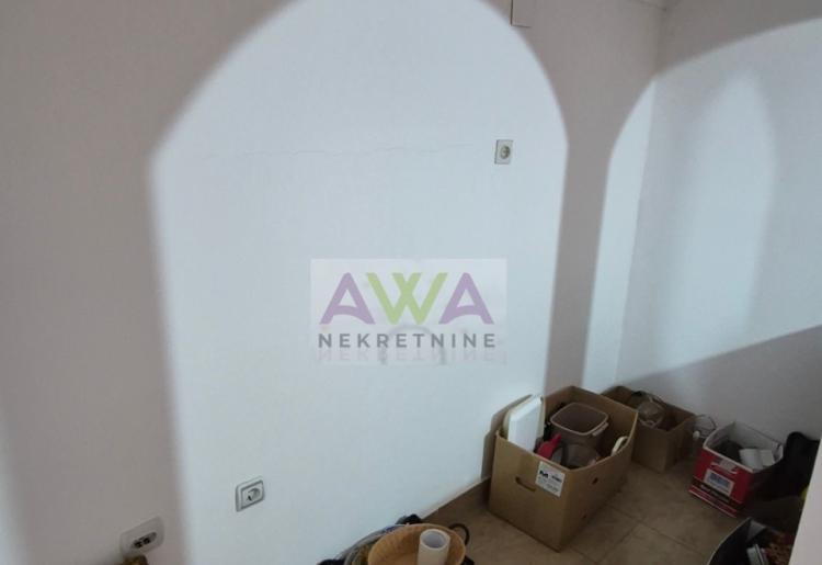 Odžaci – Prostrana spratna kuća oko 300m² na placu od 602m², idealna za više generacija