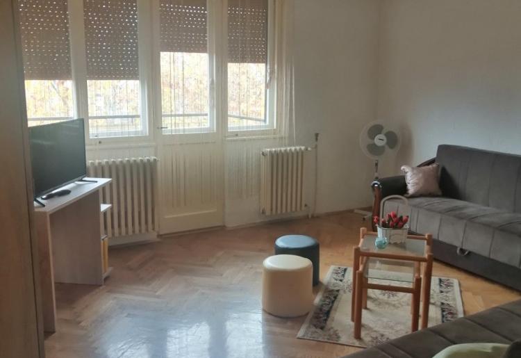 Sombor – Nova Selenča – Prostran trosoban stan 83m², dve spavaće sobe
