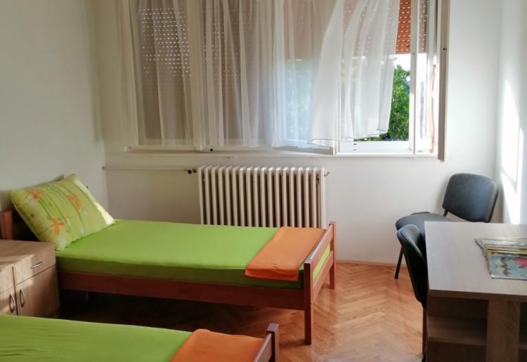 Sombor – Nova Selenča – Prostran trosoban stan 83m², dve spavaće sobe