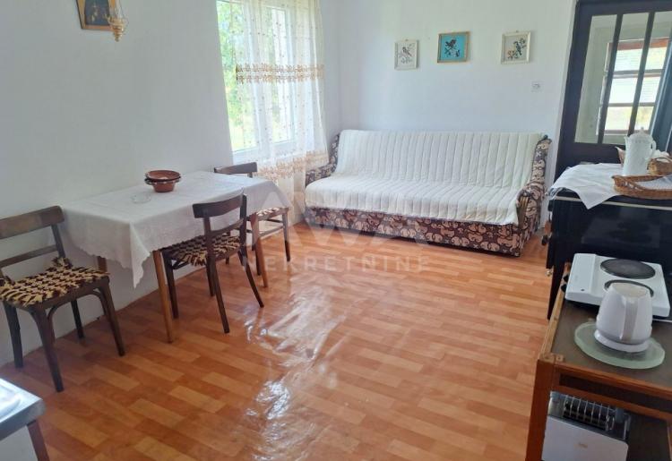 Stapar – Porodična kuća 143m², plac 1.297m²