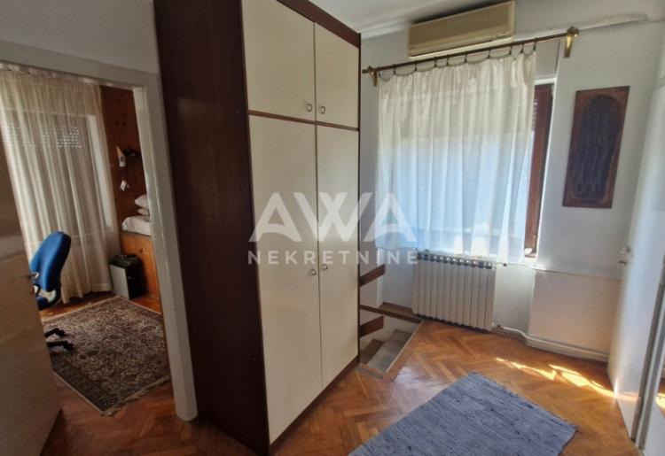 Sombor – Spratna porodična kuća sa velikim uređenim dvorištem i bazenom