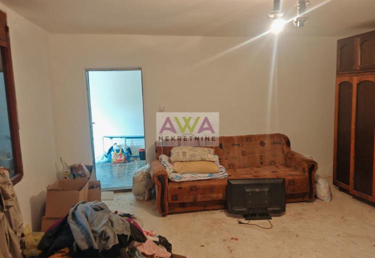 Bački Breg – kuća 128 m², plac 26 ari, pomoćni objekat – 25.000 €