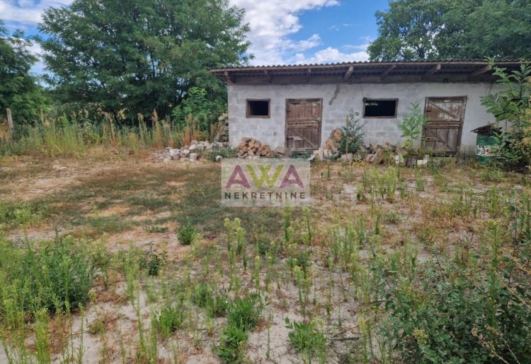 Bački Breg – kuća 128 m², plac 26 ari, pomoćni objekat – 25.000 €