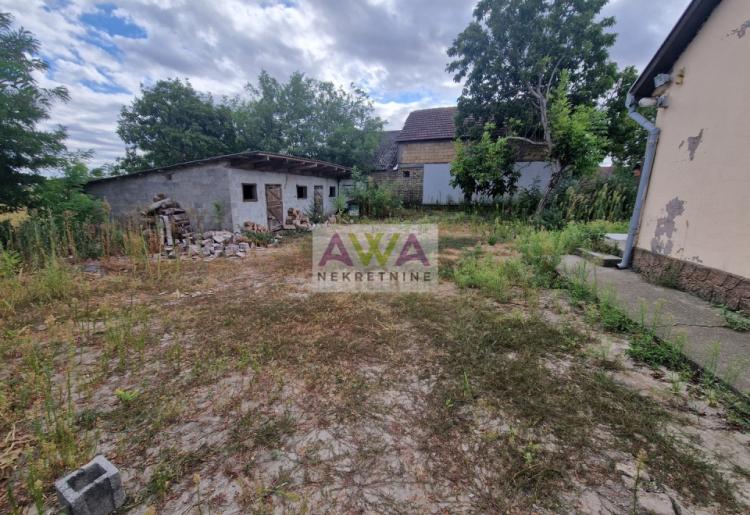 Bački Breg – kuća 128 m², plac 26 ari, pomoćni objekat – 25.000 €