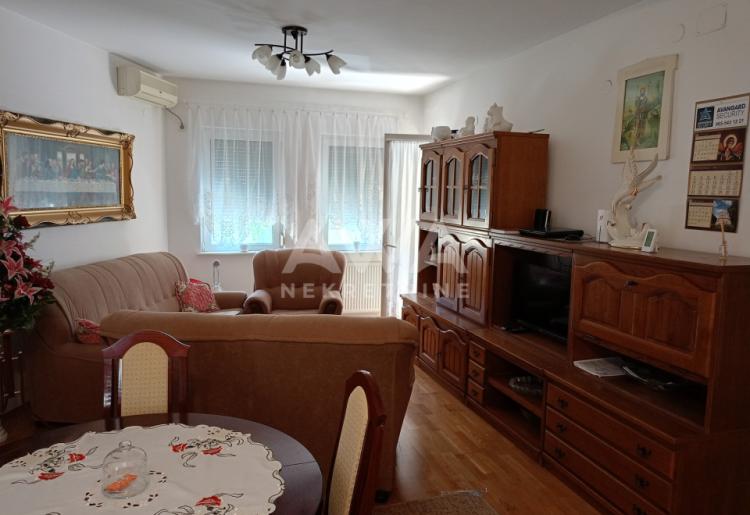 Prodaje se komforan stan 60 m2 na odličnoj lokaciji u centru Apatina!