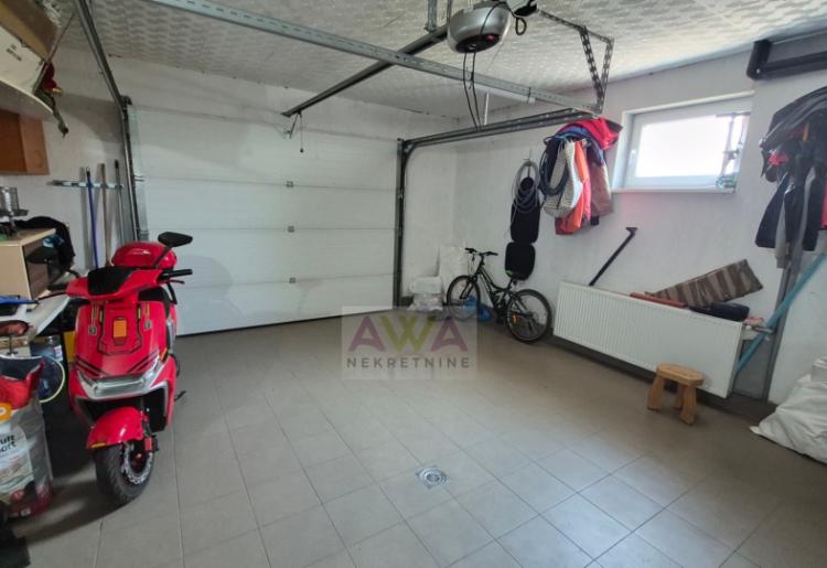 Sombor – MZ Mlake | Novija nameštena porodična kuća 288 m² na placu od 15,86 ari