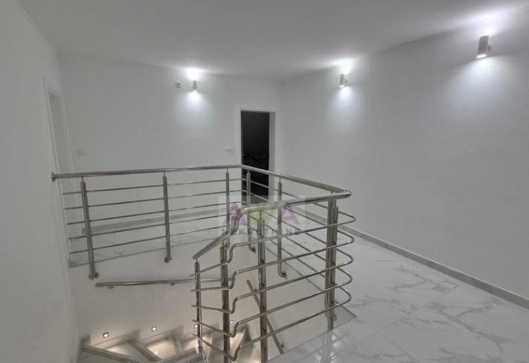 Sombor – MZ Mlake | Novija nameštena porodična kuća 288 m² na placu od 15,86 ari