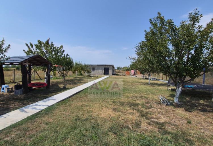 Sombor – MZ Mlake | Novija nameštena porodična kuća 288 m² na placu od 15,86 ari