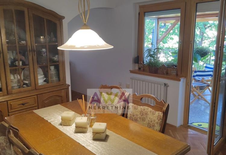 Apatin – prostran trosoban stan 124 m², I sprat, renoviran i namešten
