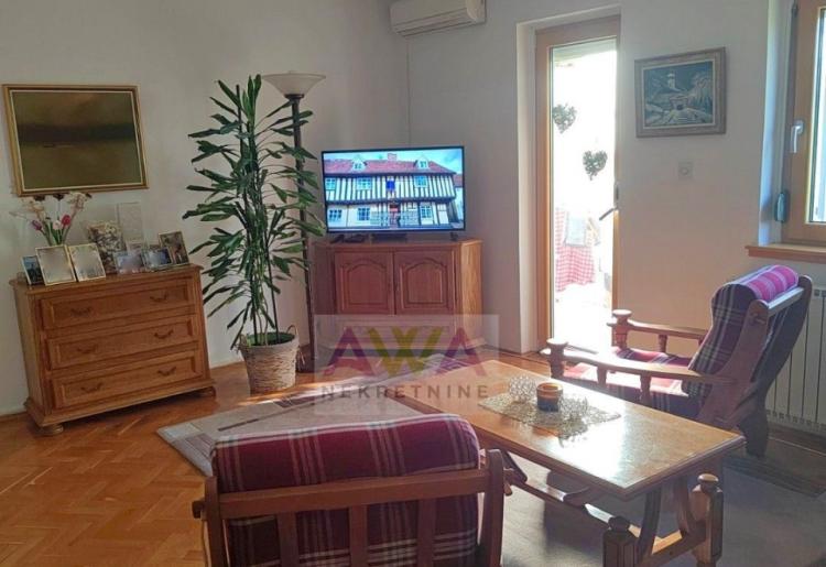 Apatin – prostran trosoban stan 124 m², I sprat, renoviran i namešten