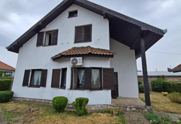 CRVENKA – PORODIČNA KUĆA 146 m² SA 4 SPAVAĆE SOBE