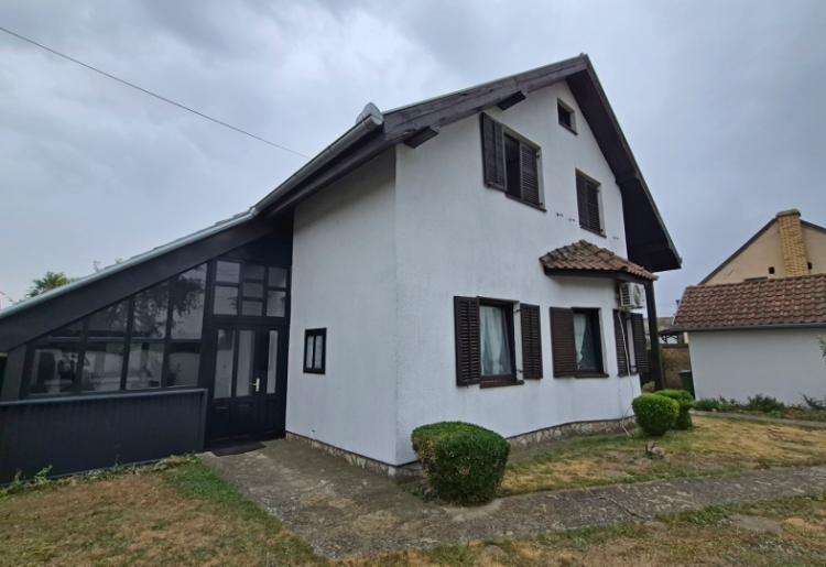 CRVENKA – PORODIČNA KUĆA 146 m² SA 4 SPAVAĆE SOBE
