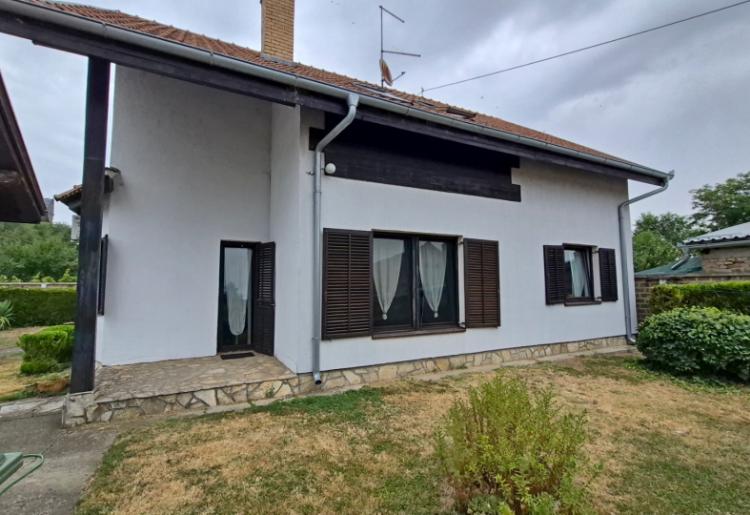 CRVENKA – PORODIČNA KUĆA 146 m² SA 4 SPAVAĆE SOBE