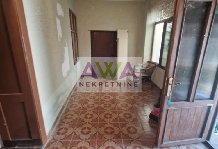Stapar – kuća sa 1.860 m² placa za one koji se ne plaše da zasuču rukave