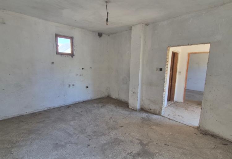 APATIN – USELJIVA KUĆA + ZAPOČETA NOVA KUĆA 