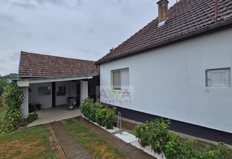 Čonoplja – dve stambene celine na placu od 1.495 m²