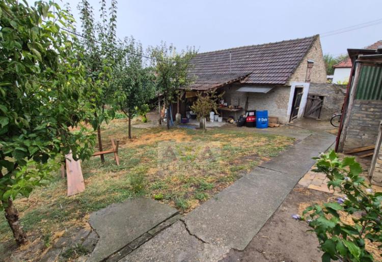 Čonoplja – dve stambene celine na placu od 1.495 m²