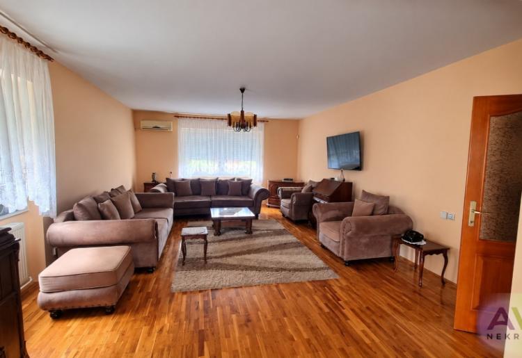 KOLUT – PROSTRANA PORODIČNA KUĆA NA 1.231 m² ZEMLJIŠTA