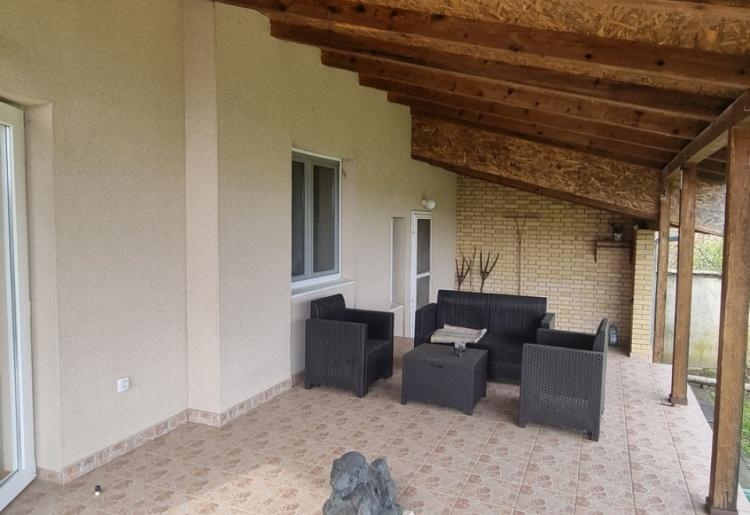 KOLUT – PROSTRANA PORODIČNA KUĆA NA 1.231 m² ZEMLJIŠTA