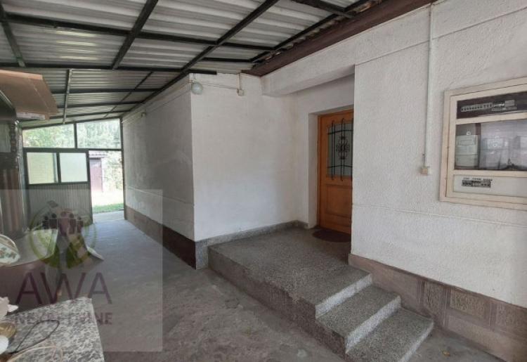 Dve stambene jedinice + dva poslovna prostora | 130.000 €