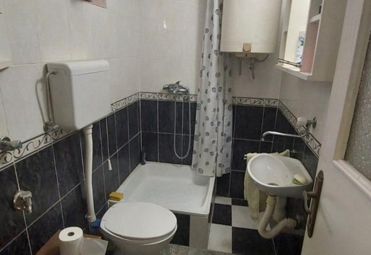 Dve stambene jedinice + dva poslovna prostora | 130.000 €