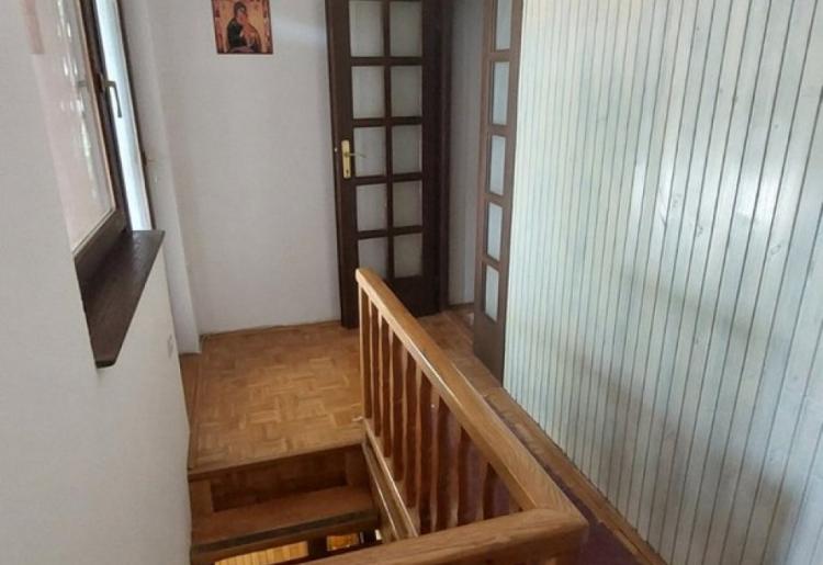 Dve stambene jedinice + dva poslovna prostora | 130.000 €