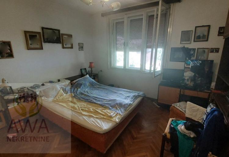 Dve stambene jedinice + dva poslovna prostora | 130.000 €