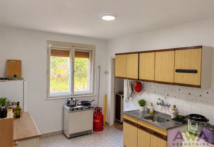 Sombor – prizemni dvosoban stan 64 m² sa dvorištem
