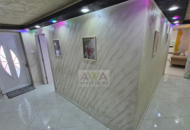 Sombor – renoviran etažirani stan 72 m² sa dvorištem i pomoćnim objektima
