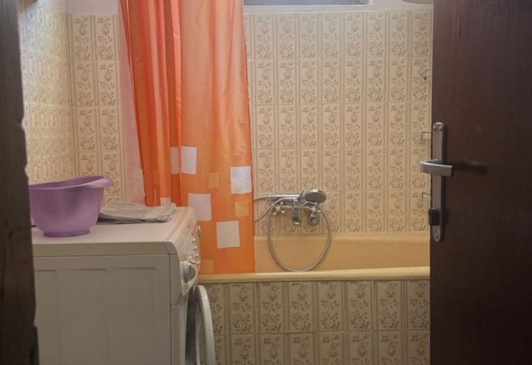 Spratna kuća – 174 m² u osnovi, plac 442 m²
