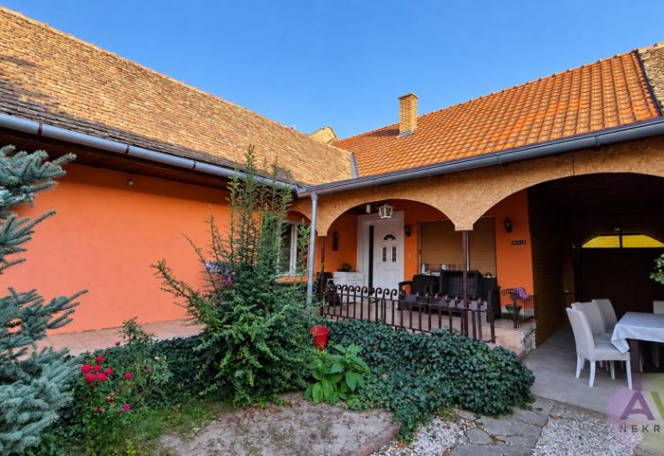 Sombor, MZ Crvenka – renovirana porodična kuća na placu 749 m²