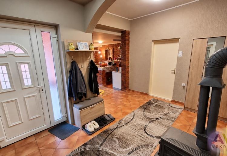 Sombor, MZ Crvenka – renovirana porodična kuća na placu 749 m²