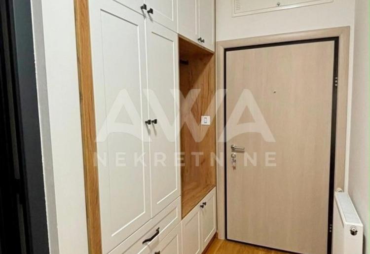 Sombor Centar– namešten dvosoban stan 54 m² u novogradnji, prvi sprat