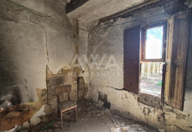 Riđica, Kuća za adaptaciju ili rušenje