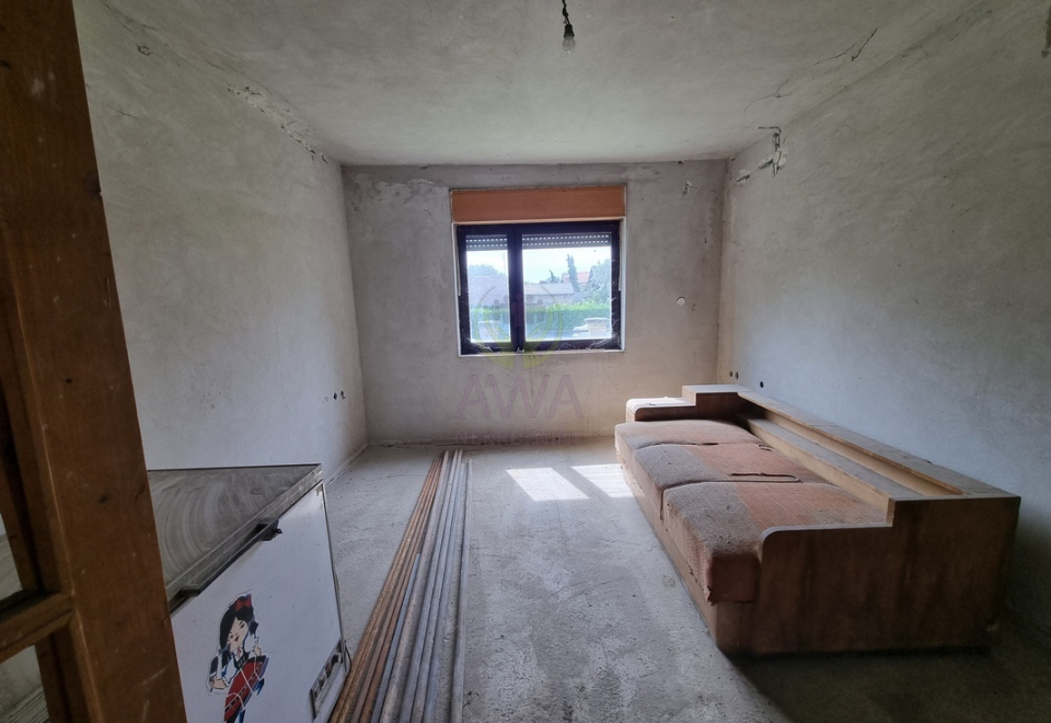 Spratna kuća, Sombor, na placu od 639m2