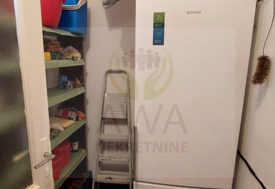 Prizemna kuća u Mlakama, 215 m2 na placu od 702 m2