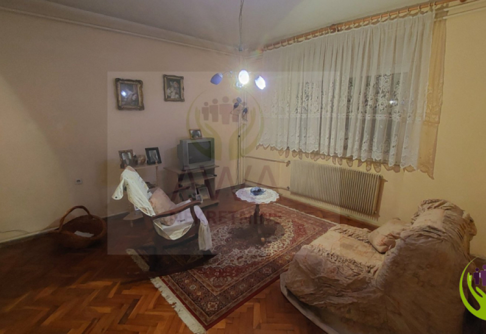 Prizemna kuća u Mlakama, 215 m2 na placu od 702 m2