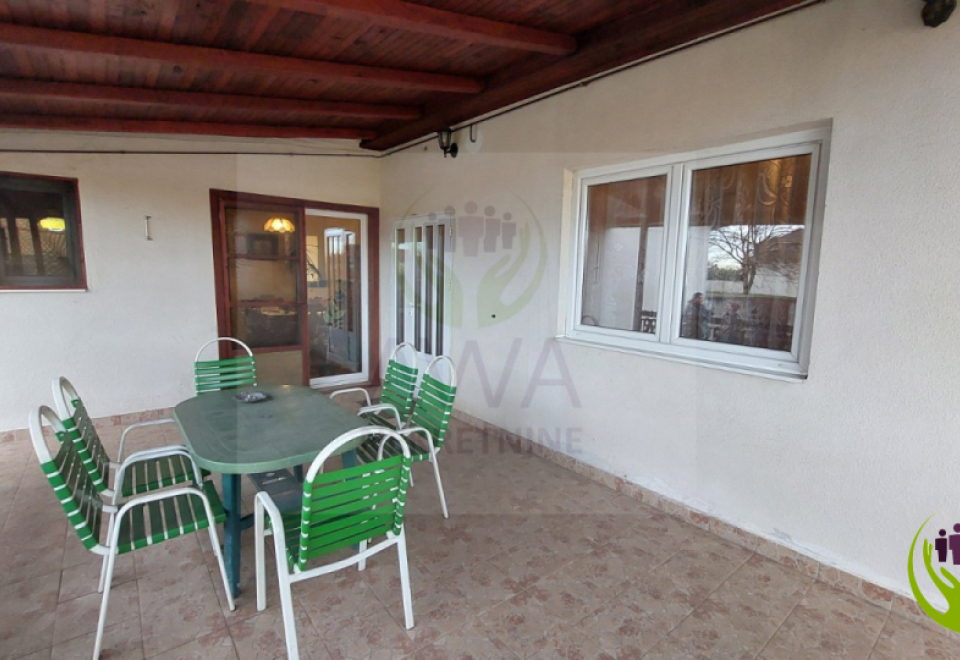 Prizemna kuća u Mlakama, 215 m2 na placu od 702 m2