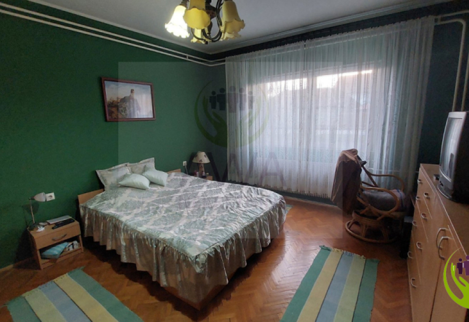 Prizemna kuća u Mlakama, 215 m2 na placu od 702 m2