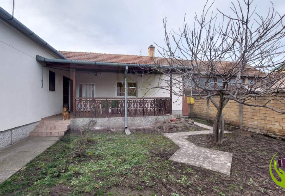 Prizemna kuća u Mlakama, 215 m2 na placu od 702 m2