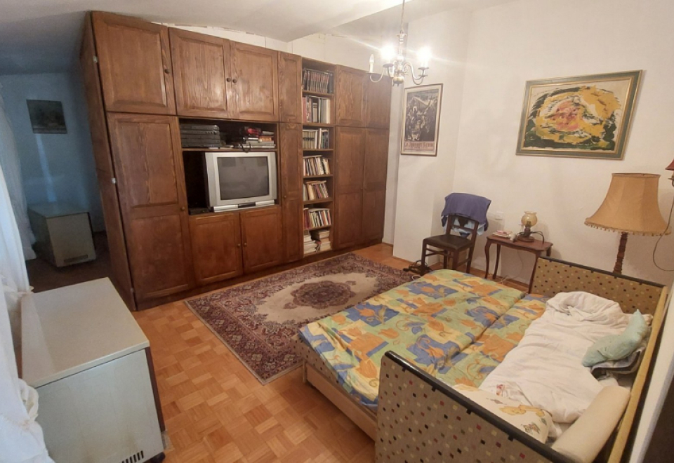 Josićko naselje, Stambeno-poslovna zgrada, 254 m2