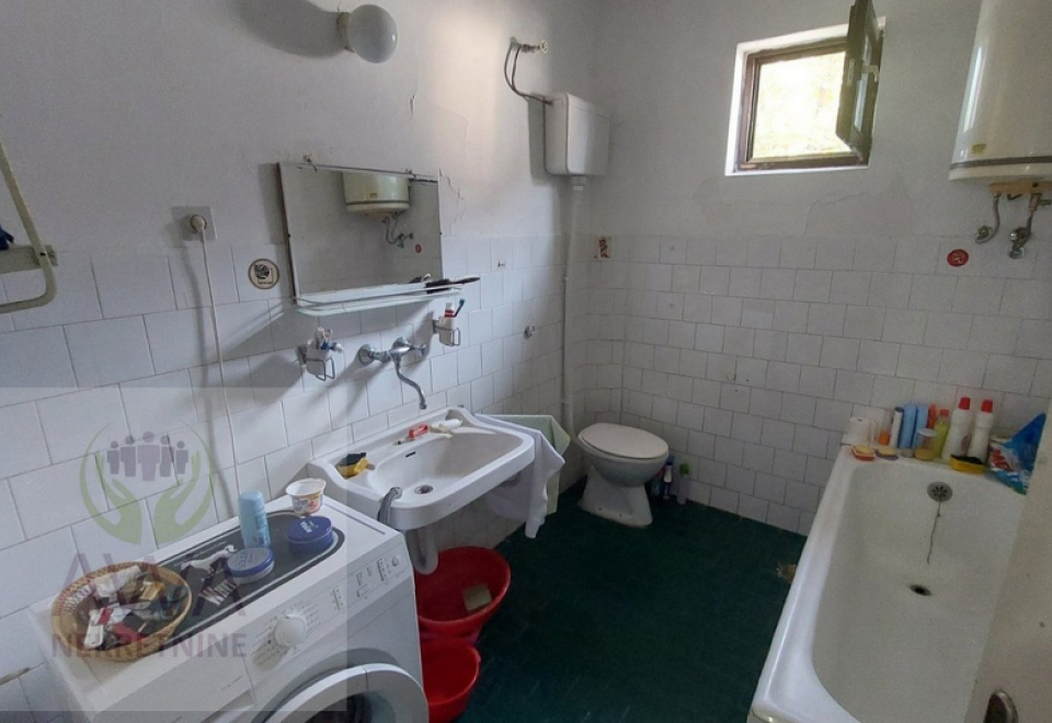 Josićko naselje, Stambeno-poslovna zgrada, 254 m2