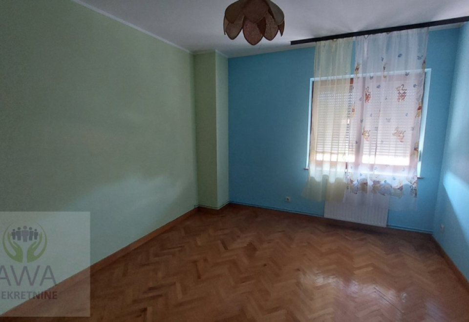 Stanišić, kuća 296 m2, prava za veliku porodicu