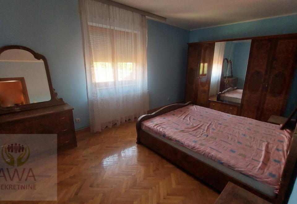Stanišić, kuća 296 m2, prava za veliku porodicu