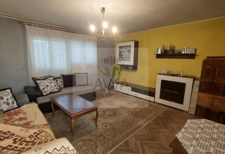 Kuća, Sombor, Čvorak 207m2, plac 17ar
